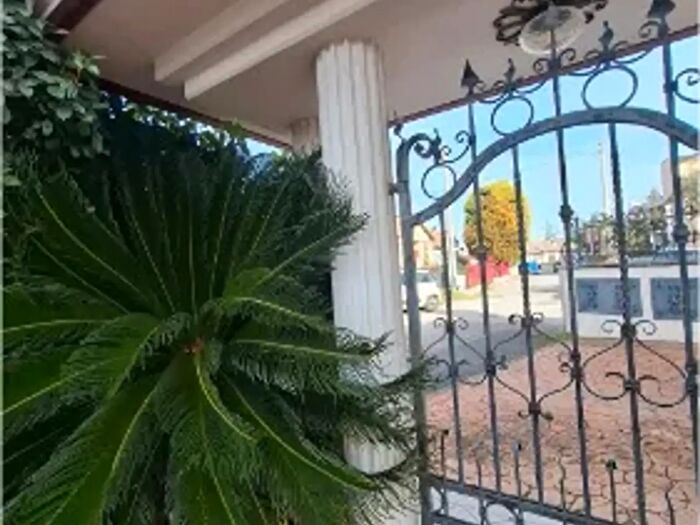 Casa con 10 locali in vendita in Lanciano