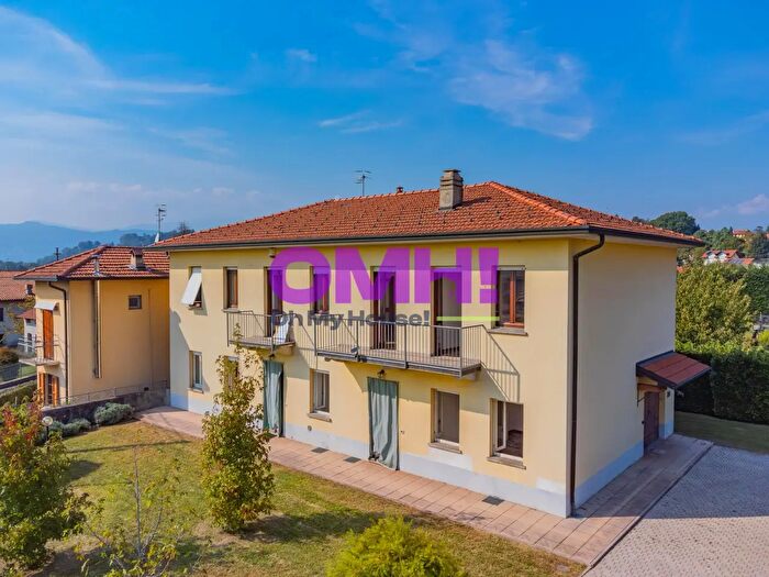 Casa con 7 locali in vendita in Via Giacomo Matteotti, Monvalle