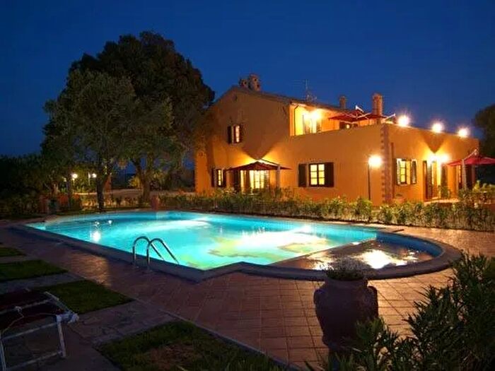 Casa con 14 locali in vendita in Rosignano Marittimo