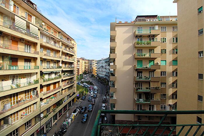 Appartamento con 5 locali in vendita in Via Francesco Cilea, Napoli