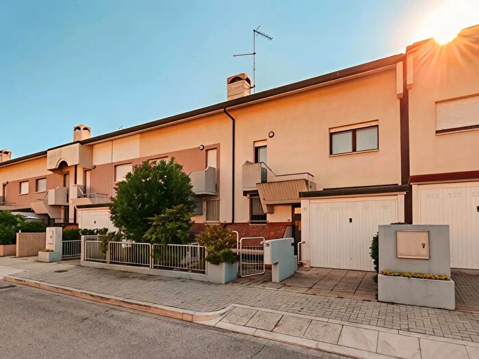 Casa con 5 locali in vendita in Via Latina, Udine