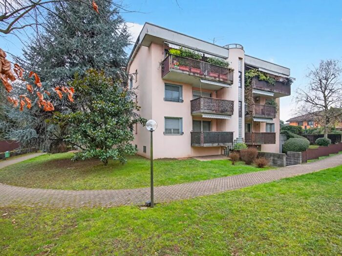 Appartamento trilocale in vendita in Garbagnate Milanese