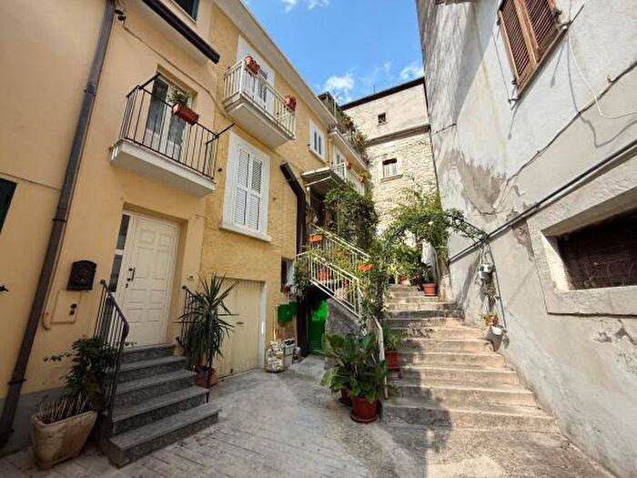 Casa con 6 locali in vendita in Via Napoli, Fara San Martino