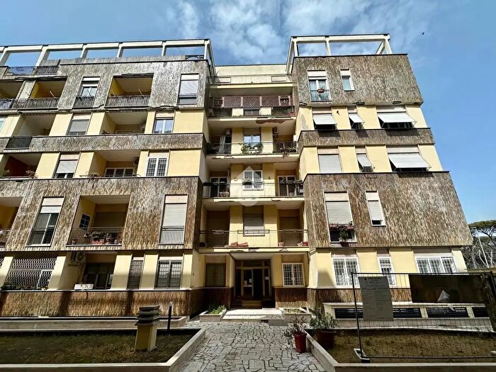 Appartamento quadrilocale in vendita in Viale dei Promontori, Roma