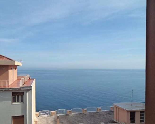 Appartamento trilocale in vendita in Viale Regina Margherita, Acireale