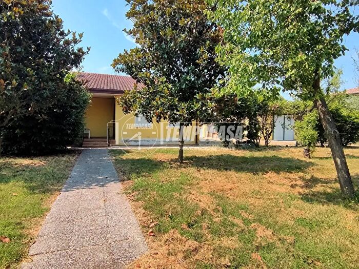 Casa con 5 locali in vendita in Via Stanga, Arre