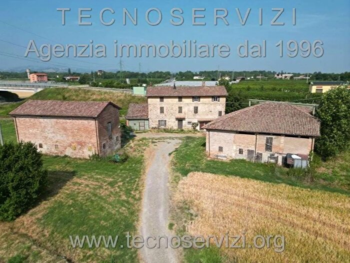 Casa con 10 locali in vendita in Savignano Sul Panaro