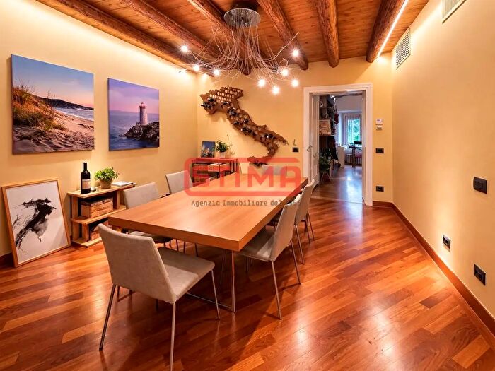 Appartamento con 6 locali in vendita in Milano