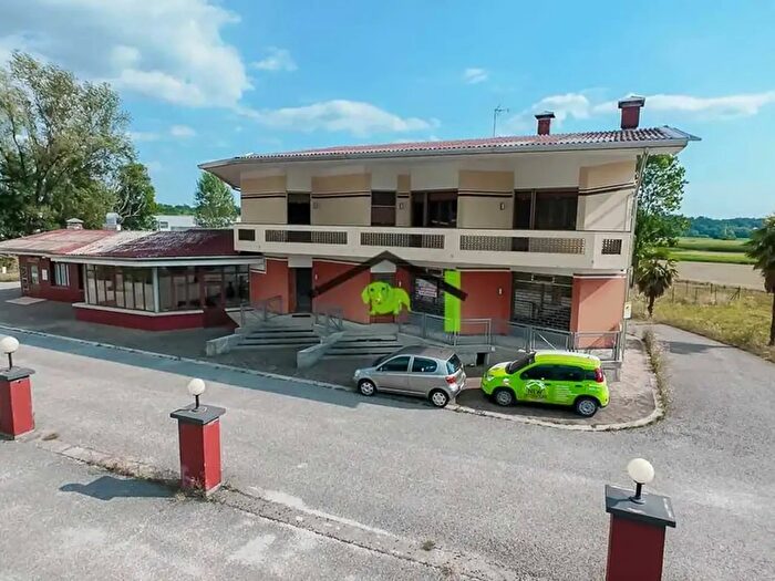 Appartamento con 20 locali in vendita in Via Nazionale, Artegna