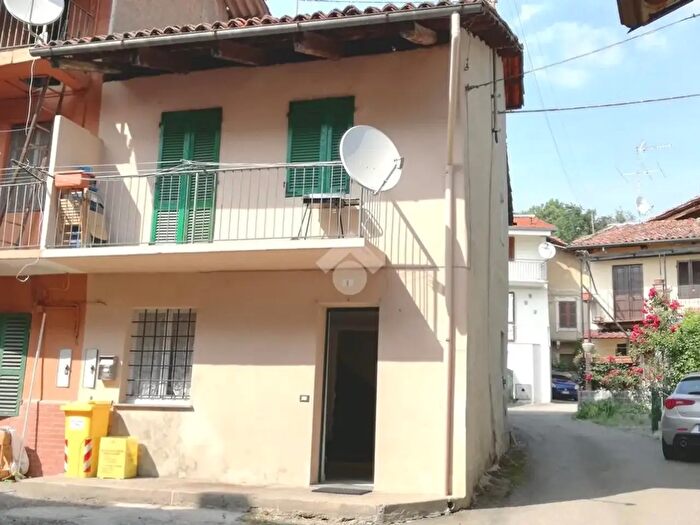 Casa quadrilocale in affitto in Via San Defendente, Viverone