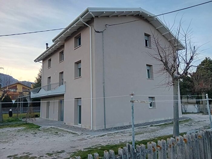 Appartamento con 7 locali in vendita in Via Piano Frassineta, Sassoferrato