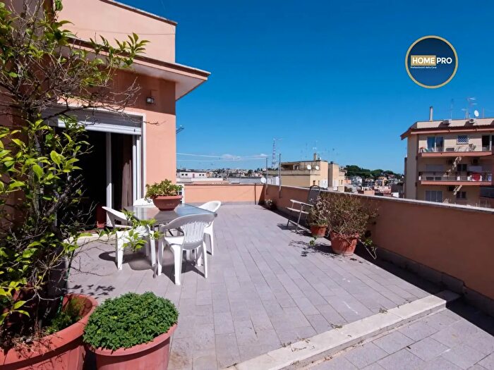 Appartamento con 5 locali in vendita in Via San Fulgenzio, Roma