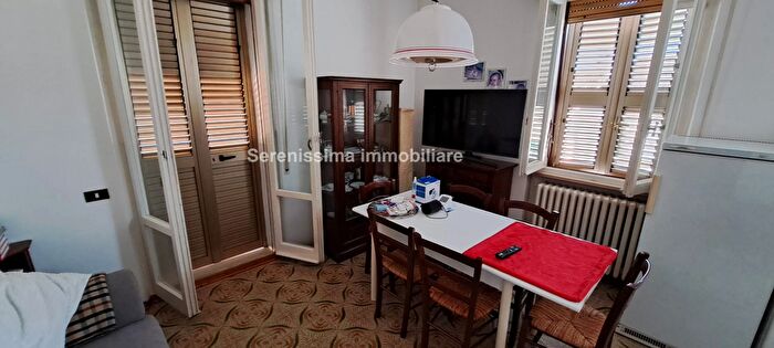 Appartamento con 10 locali in vendita in Pesaro