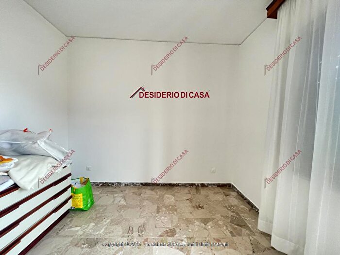 Casa con 13 locali in vendita in Lascari