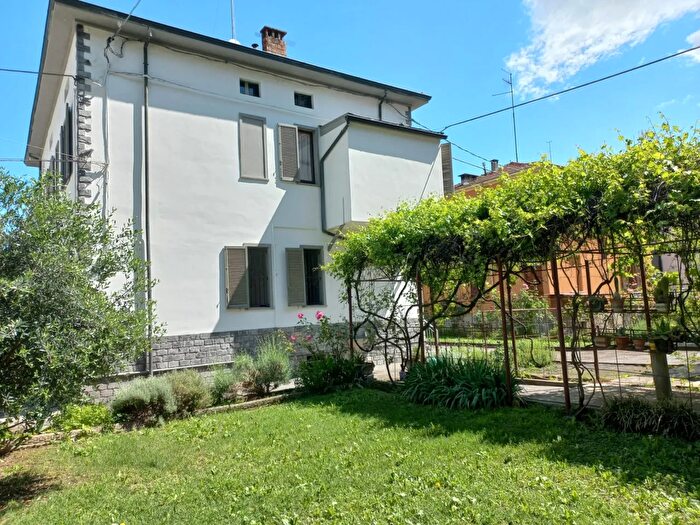 Casa con 7 locali in vendita in Via Bucci, Parma