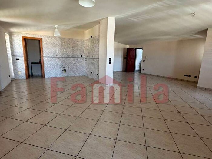 Appartamento quadrilocale in affitto in Via Circumvallazione, Sperone