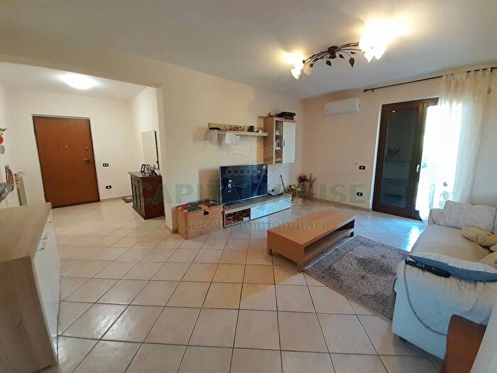 Appartamento con 6 locali in vendita in Localita Tutuni, Vitulazio