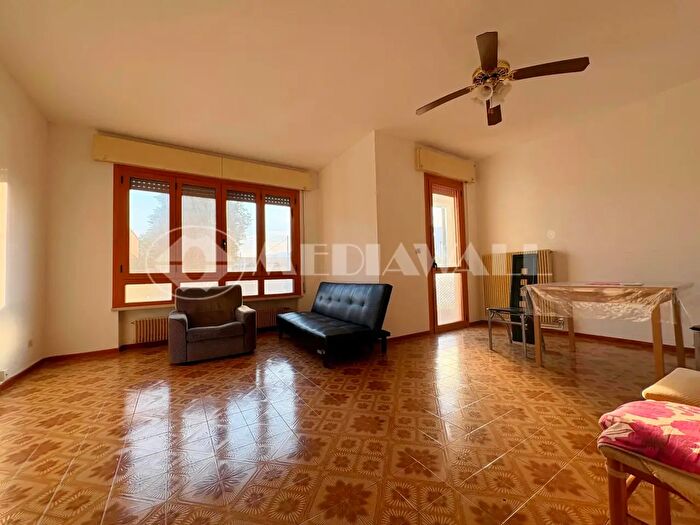 Appartamento con 5 locali in vendita in Via Pordenone, Aviano