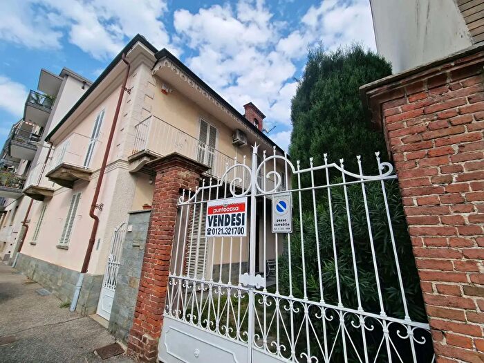 Casa con 8 locali in vendita in Via Goito, Pinerolo