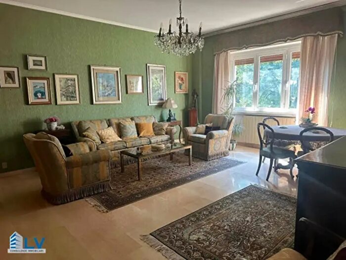 Appartamento con 6 locali in vendita in Viale America Latina, Frosinone
