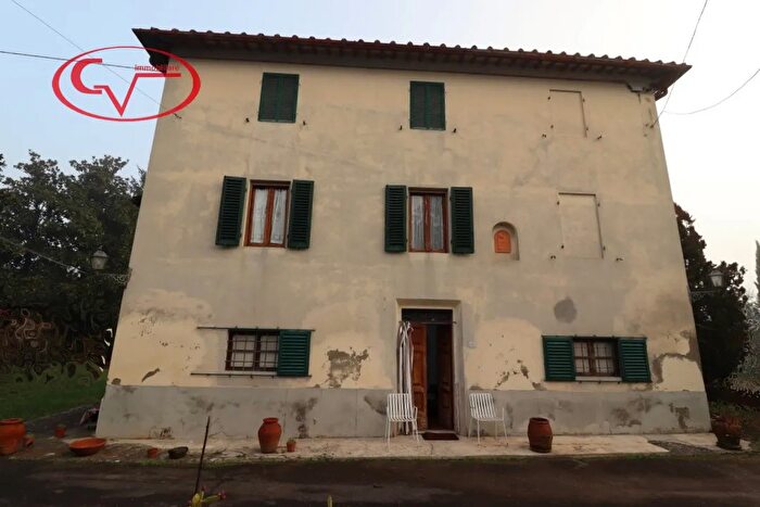 Casa con 7 locali in vendita in Via Magellano, Montevarchi