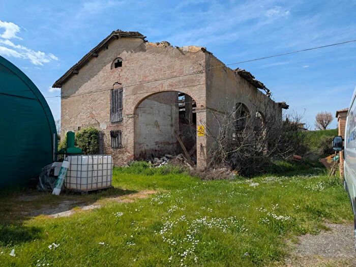 Casa con 12 locali in vendita in Stradello Capitani, Modena