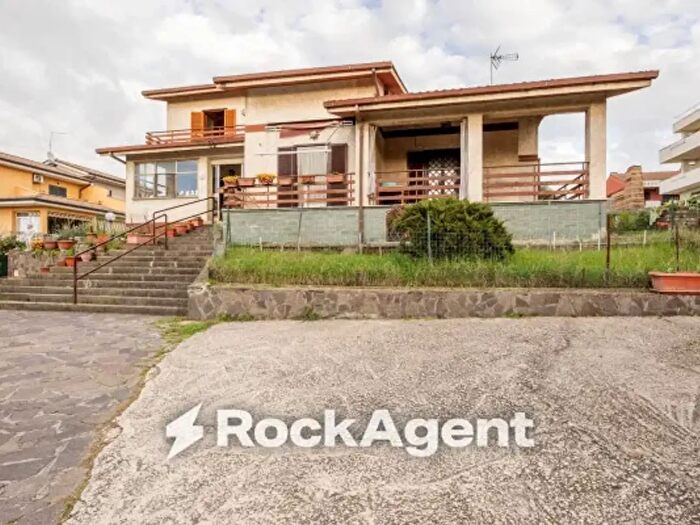 Casa con 6 locali in vendita in Via di Valle Muricana, Roma