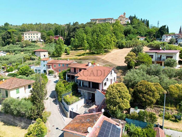 Casa con 6 locali in vendita in Via Privata Geri, Forcoli, Palaia