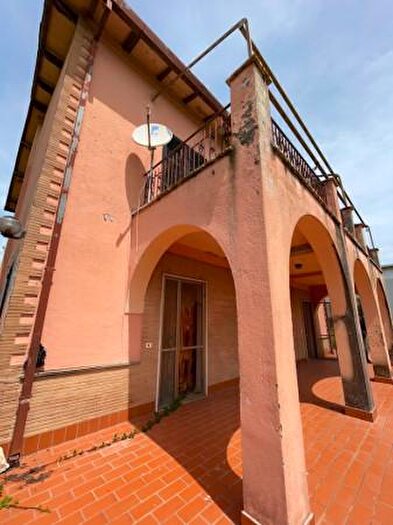 Casa con 6 locali in vendita in Latina