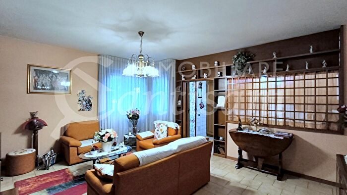 Appartamento quadrilocale in vendita in Via Emilia, Firenze