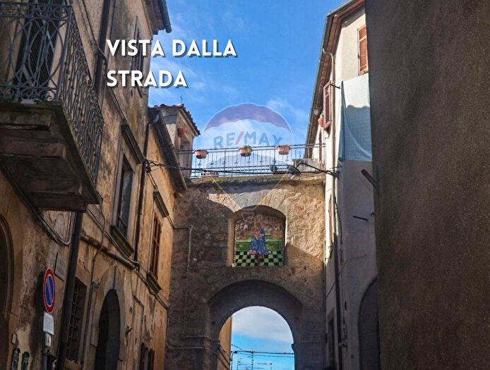 Casa quadrilocale in vendita in Via Novembre, Roccastrada