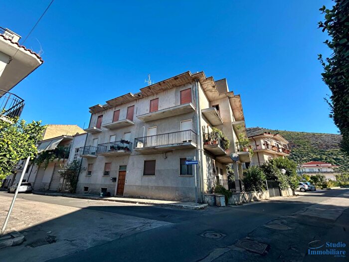 Appartamento con 7 locali in vendita in Via Feudo, Fondi