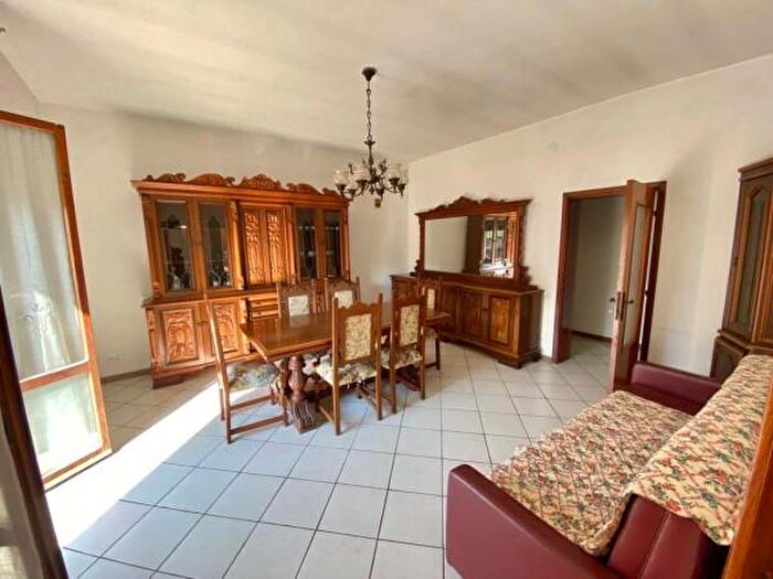 Appartamento con 6 locali in vendita in Urbino