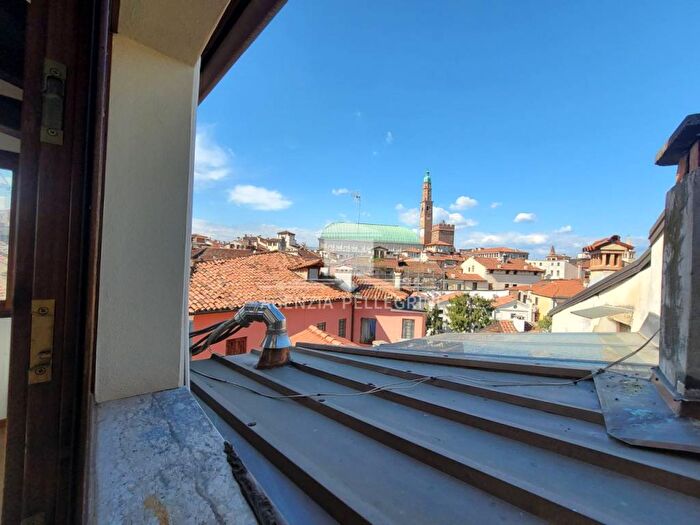 Appartamento con 5 locali in affitto in Via Paolo Lioy, Centro Storico, Vicenza