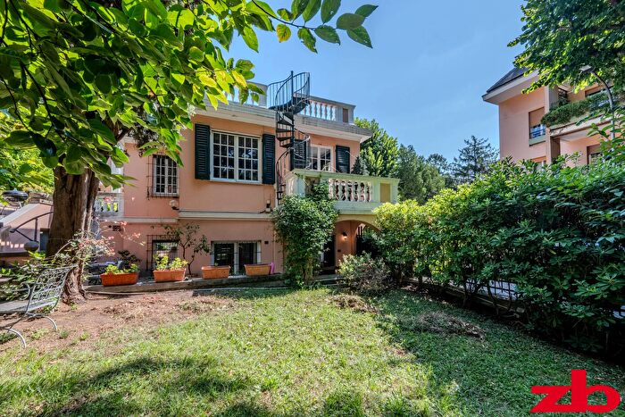 Appartamento con 6 locali in vendita in Viale Francesco Causa, Genova