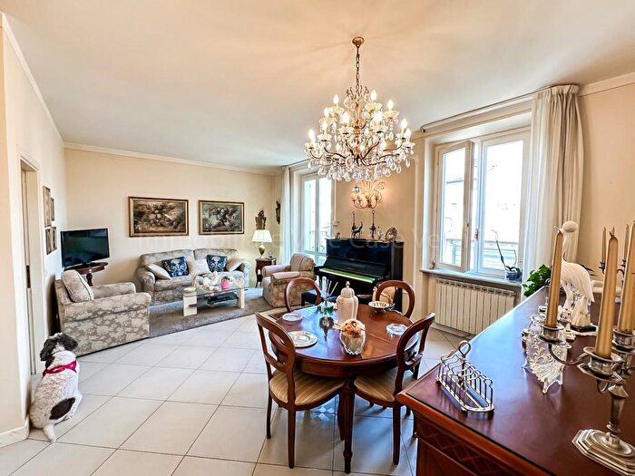 Appartamento con 6 locali in vendita in Via Giuseppe Verdi, Viareggio