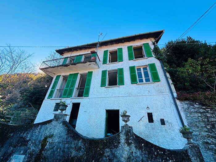 Casa con 5 locali in vendita in Via Papa Giovanni XXIII, Oliveto Lario