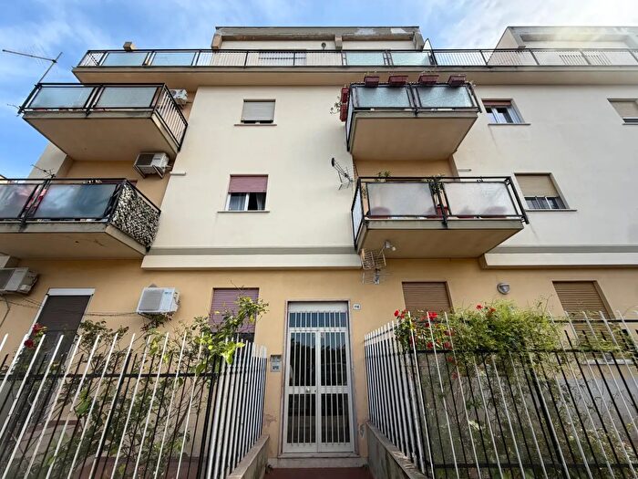 Appartamento trilocale in vendita in Via Giuseppe Pitrè, Palermo