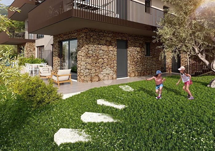 Appartamento trilocale in vendita in Via Belvedere, Brenzone