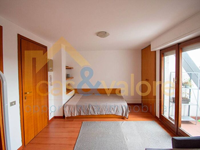 Casa monolocale in affitto in Via Melzo, Porta Venezia, Milano