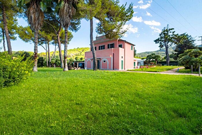 Casa con 7 locali in vendita in Portoferraio