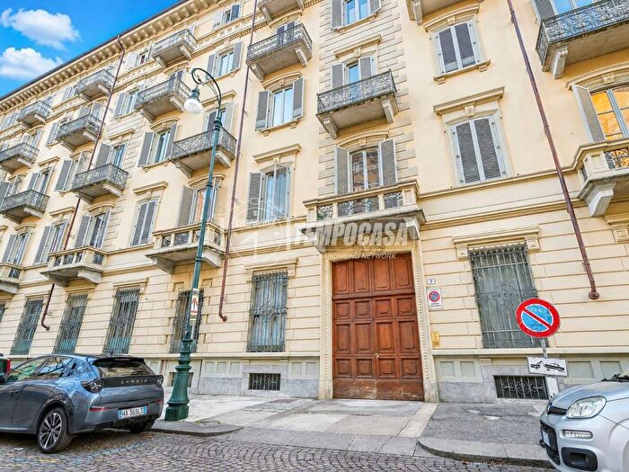 Appartamento bilocale in affitto in Via Davide Bertolotti, Piazza Solferino, Torino