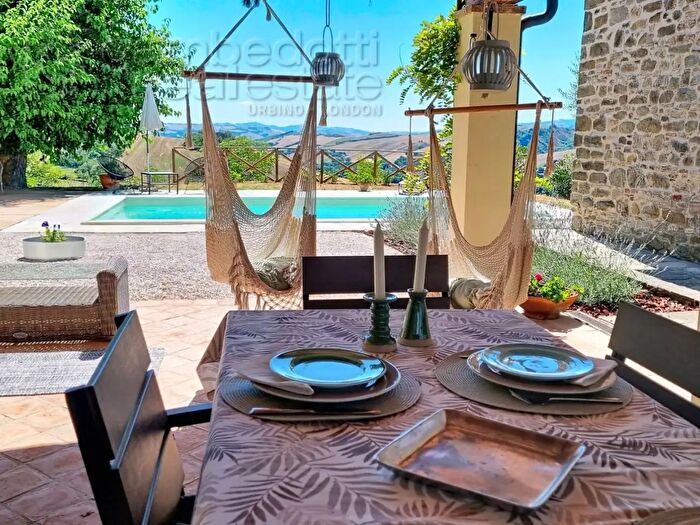 Casa con 9 locali in vendita in Sassocorvaro Auditore