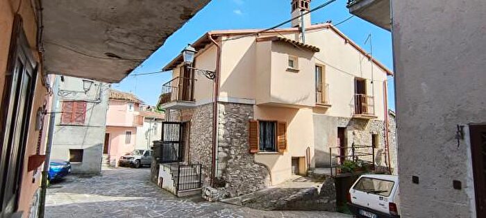 Casa quadrilocale in vendita in Via Sabino, Nespolo