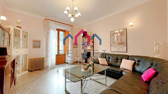 Casa con 9 locali in vendita in Bagni Di Lucca