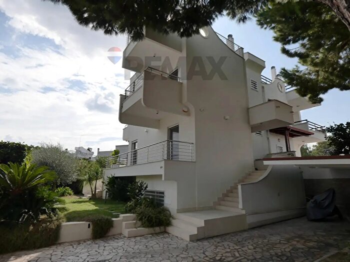 Casa con 8 locali in vendita in Via Luigi Colonna, Bari