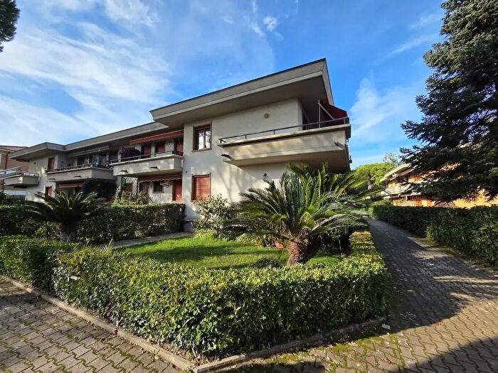 Appartamento con 6 locali in vendita in a Magliano, Massa