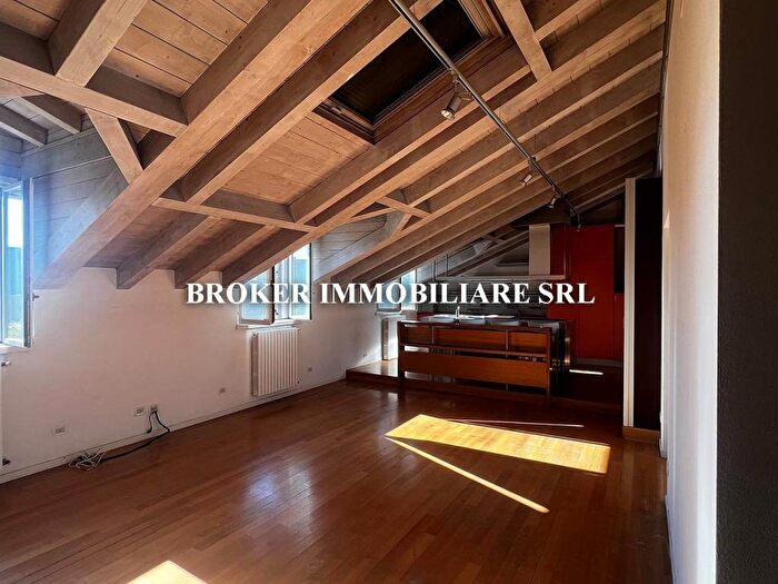 Casa con 5 locali in affitto in Via Raffaello Sanzio, Vercelli Wagner, Milano