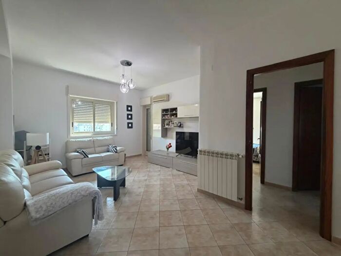 Appartamento trilocale in vendita in Via Zappalà, Mascalucia