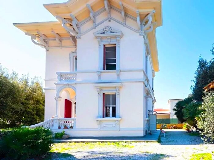 Casa con 12 locali in vendita in Pisa